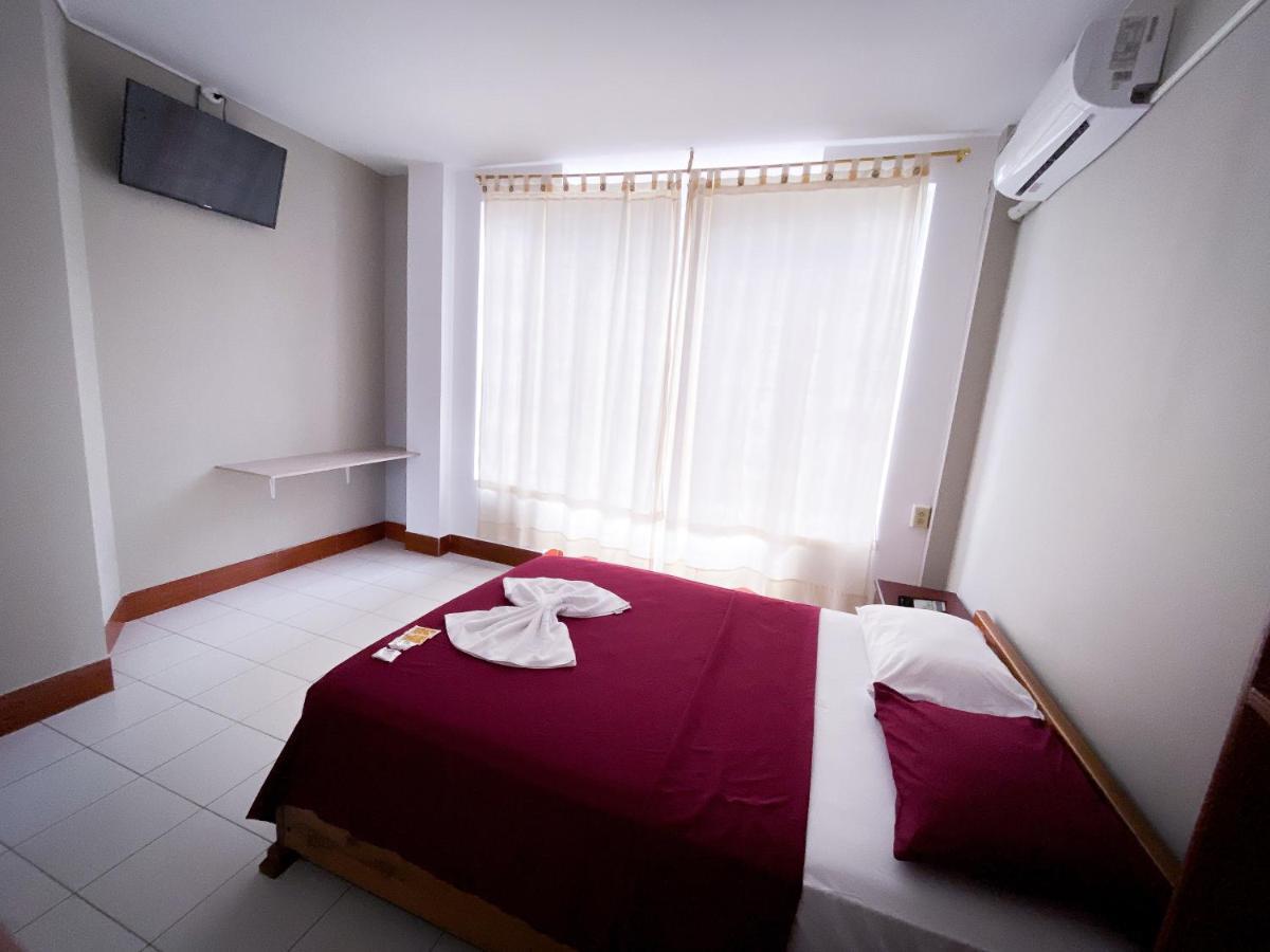 Hostal Casa Blanca Puerto Francisco de Orellana Bagian luar foto