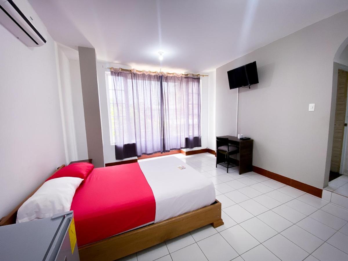 Hostal Casa Blanca Puerto Francisco de Orellana Bagian luar foto