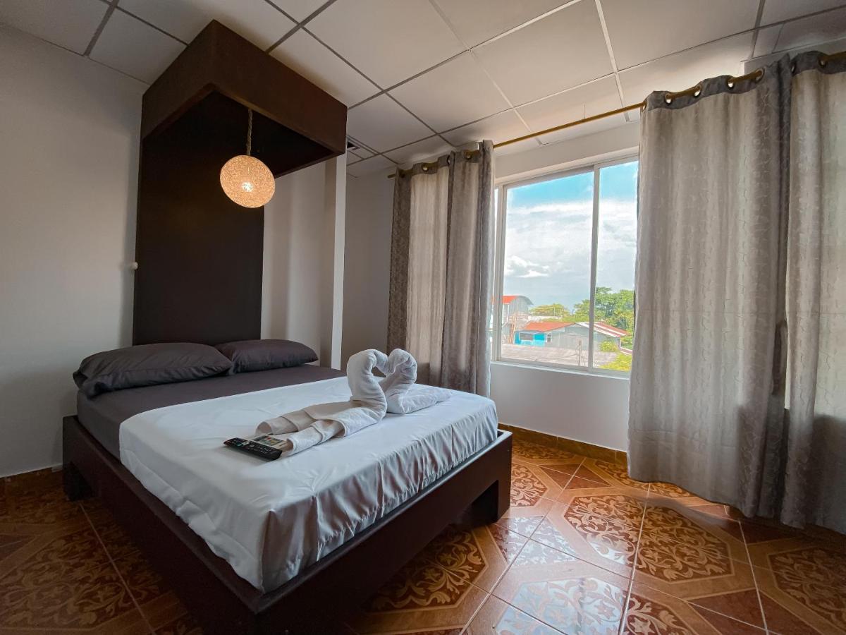 Hostal Casa Blanca Puerto Francisco de Orellana Bagian luar foto