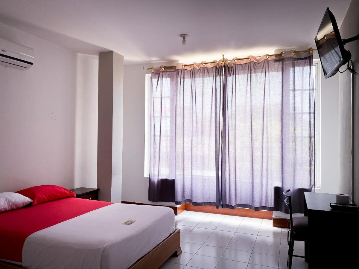 Hostal Casa Blanca Puerto Francisco de Orellana Bagian luar foto
