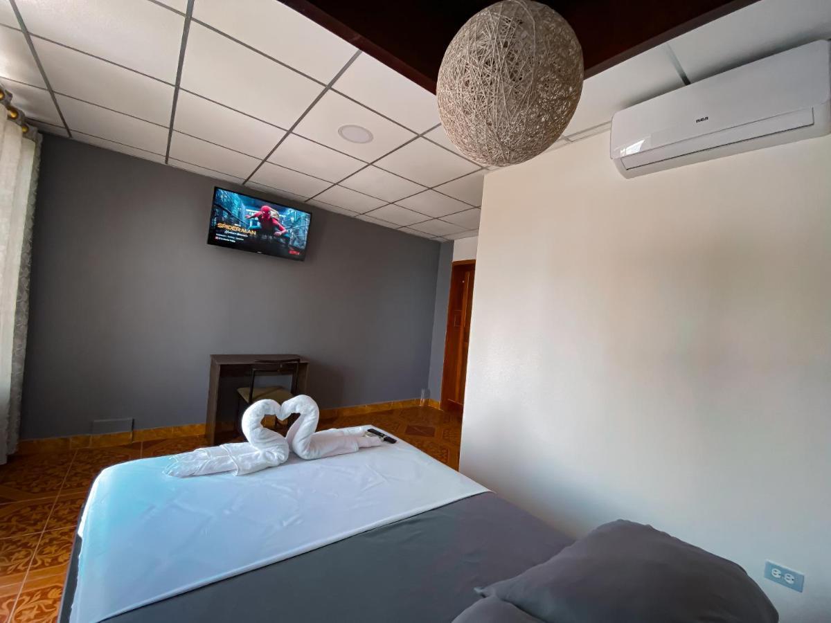 Hostal Casa Blanca Puerto Francisco de Orellana Bagian luar foto
